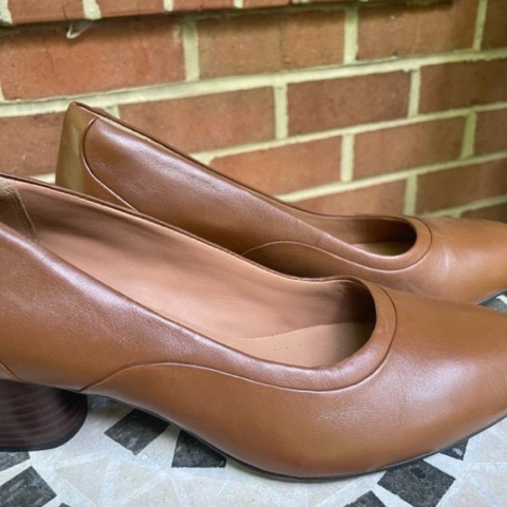 New Tan Clarks Shoes